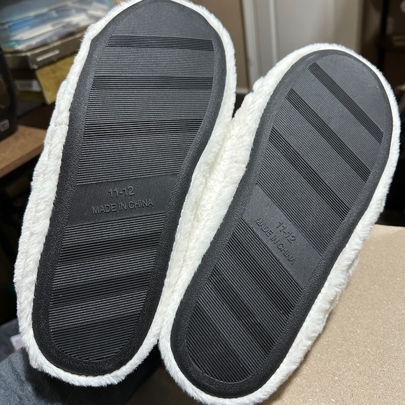 Hello Kitty Slippers - Picture 3 of 3